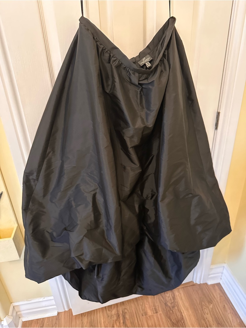 Adrianna Papell Black Full Skirt with Voluminous Silhouette Size 16